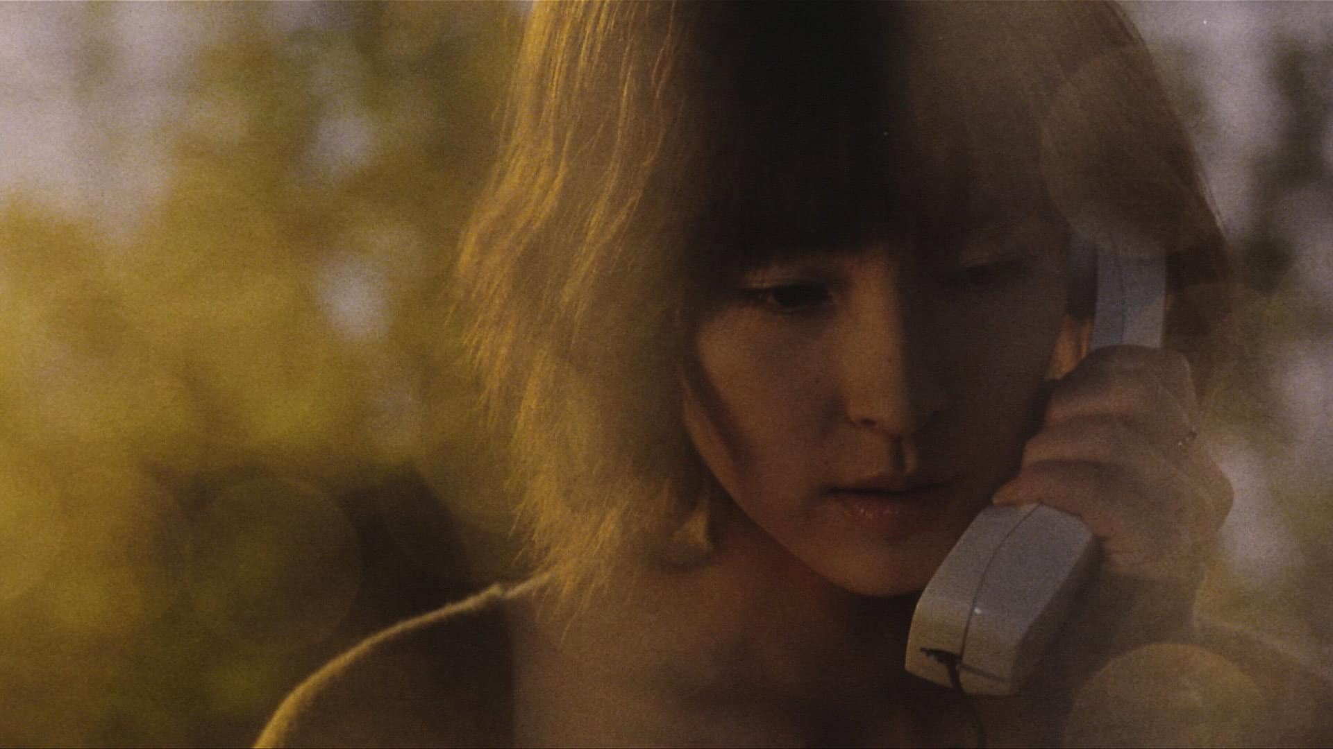 #31DaysofHalloween - Pulse (2001) - A young woman speaks on a telephone
